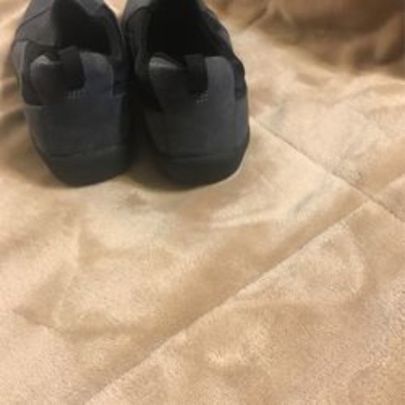 Gray Cushionaire Shoes - Picture 2 of 4